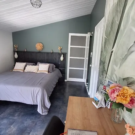 Chez Dominique Et Bruno A 20 Mm Du Puydufou דירה *